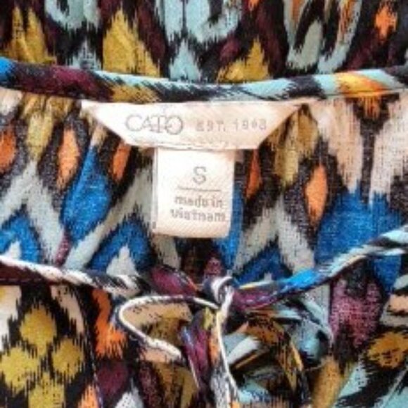 Cato Aztec Design Casual Scoop Neck Short Sleeve Top with Ruffle in Size Small - Picture 4 of 4